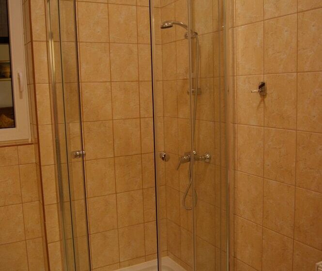 Quarto Quádruplo Estandar, Pensjonat Zielone Wzgórze W Bolesławowie