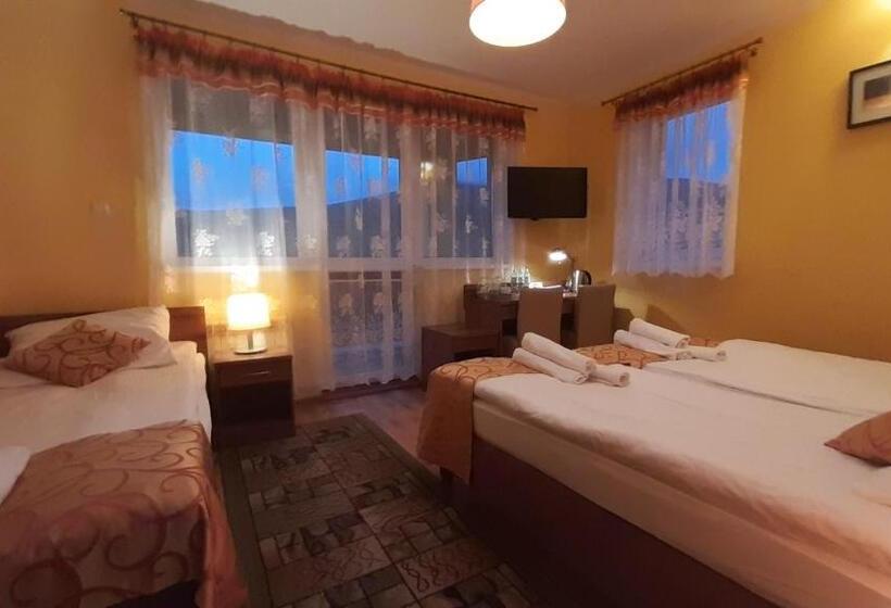 Quarto Triplo Estandar com Sacada, Pensjonat Zielone Wzgórze W Bolesławowie