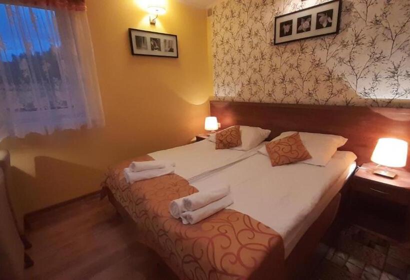 Quarto Triplo Estandar com Sacada, Pensjonat Zielone Wzgórze W Bolesławowie