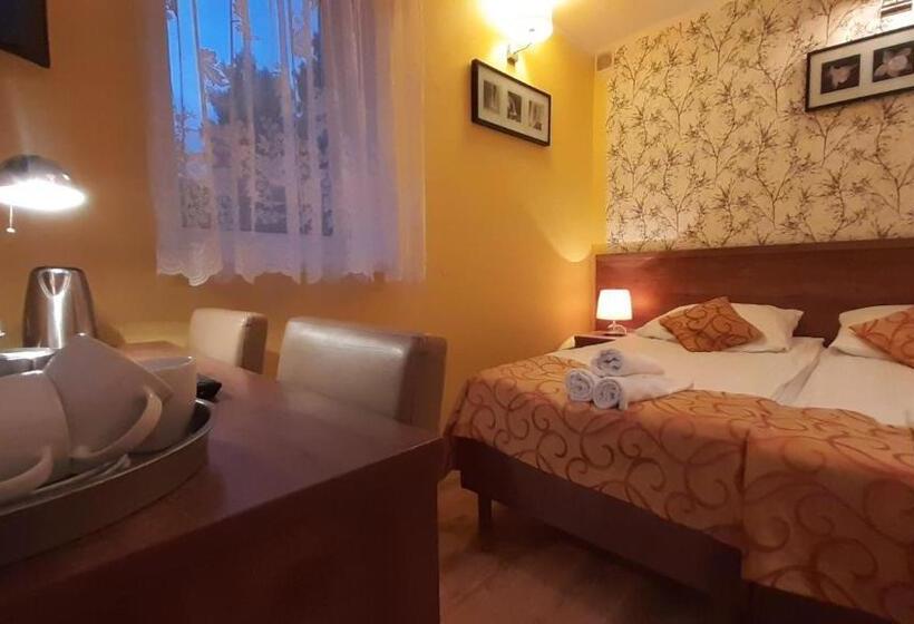 Quarto Triplo Estandar com Sacada, Pensjonat Zielone Wzgórze W Bolesławowie