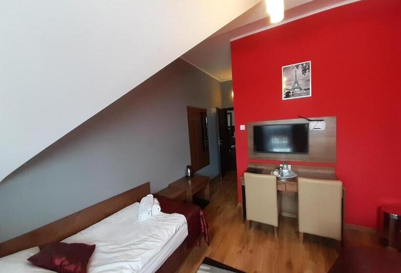 Quarto Estandar com Sacada, Pensjonat Zielone Wzgórze W Bolesławowie