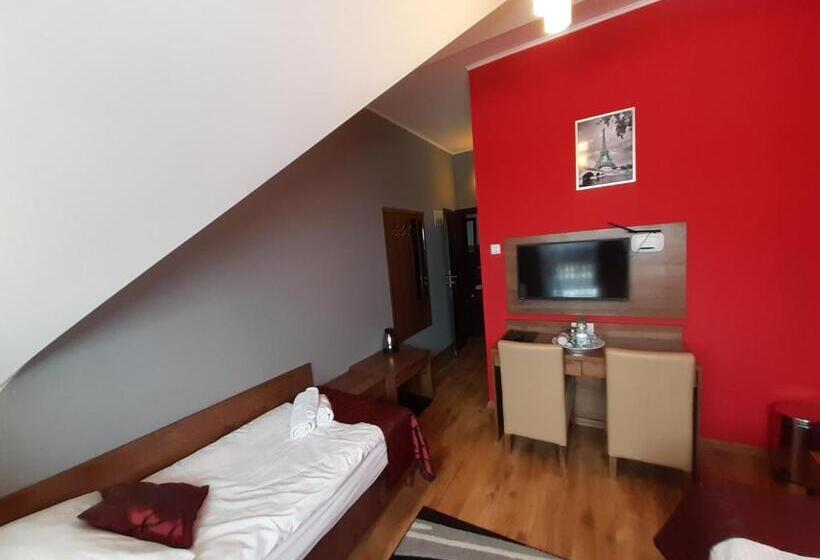 Quarto Estandar com Sacada, Pensjonat Zielone Wzgórze W Bolesławowie