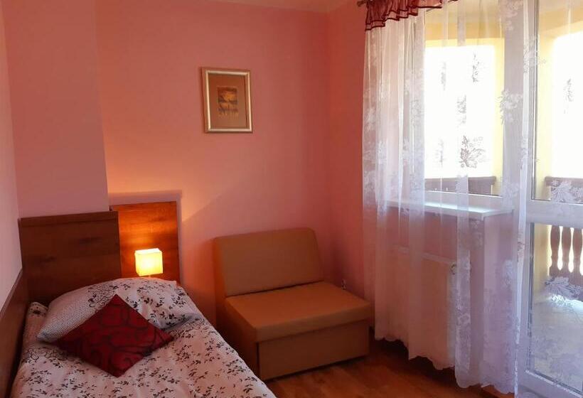 Quarto Triplo Estandar com Sacada, Pensjonat Zielone Wzgórze W Bolesławowie