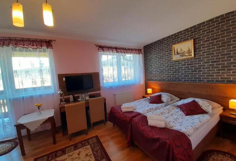 Quarto Triplo Estandar com Sacada, Pensjonat Zielone Wzgórze W Bolesławowie