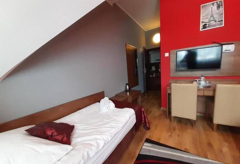 Quarto Estandar com Sacada, Pensjonat Zielone Wzgórze W Bolesławowie