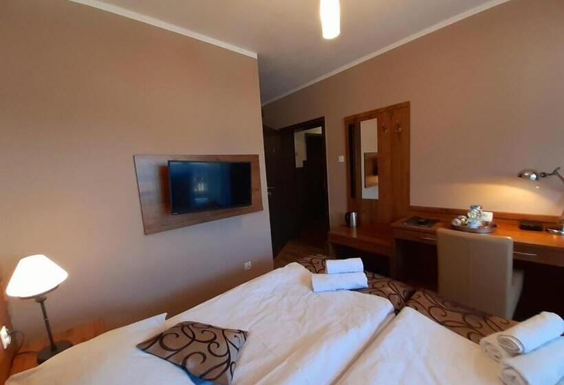 Quarto Estandar com Sacada, Pensjonat Zielone Wzgórze W Bolesławowie