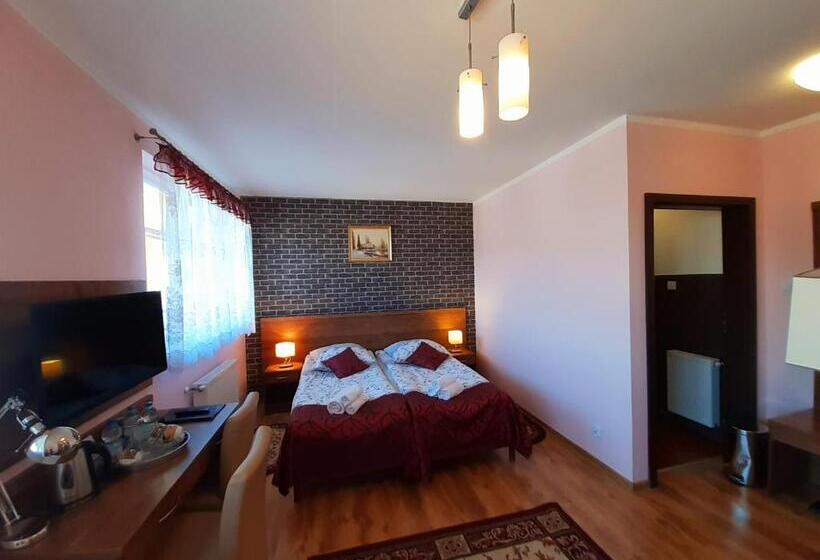 Quarto Triplo Estandar com Sacada, Pensjonat Zielone Wzgórze W Bolesławowie