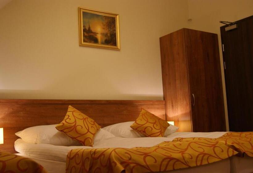 Quarto Quádruplo Estandar, Pensjonat Zielone Wzgórze W Bolesławowie