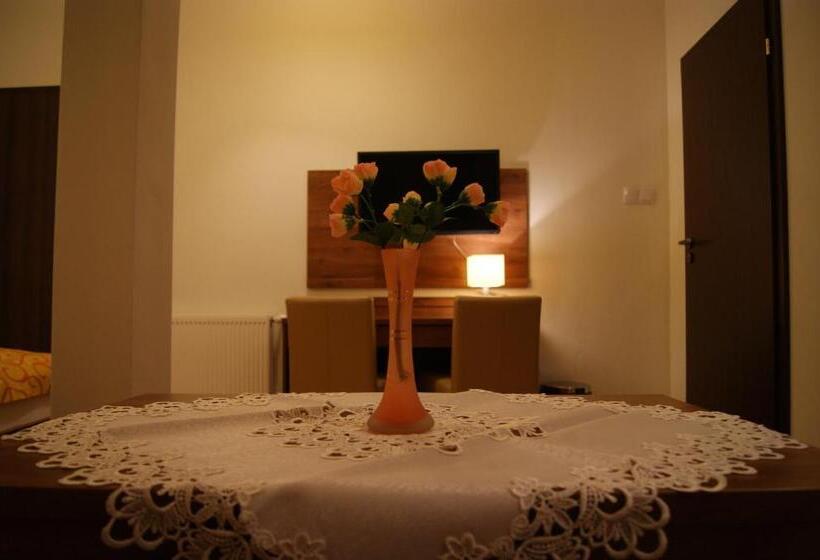 Quarto Quádruplo Estandar, Pensjonat Zielone Wzgórze W Bolesławowie