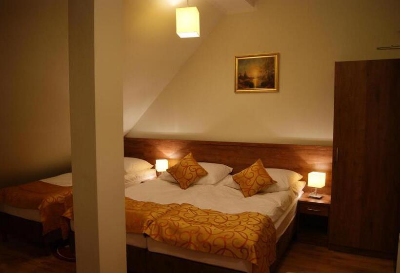 Quarto Quádruplo Estandar, Pensjonat Zielone Wzgórze W Bolesławowie