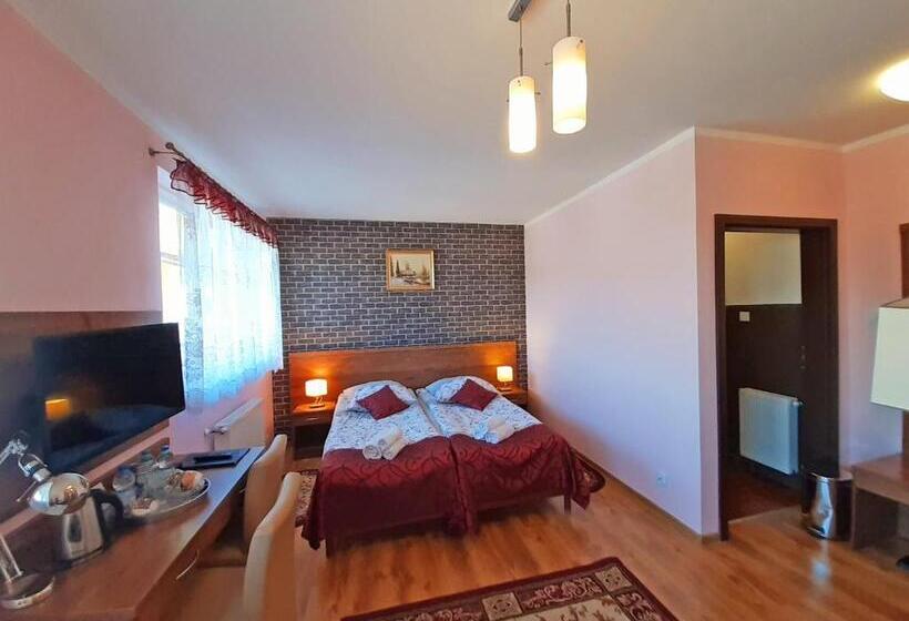 Quarto Triplo Estandar com Sacada, Pensjonat Zielone Wzgórze W Bolesławowie