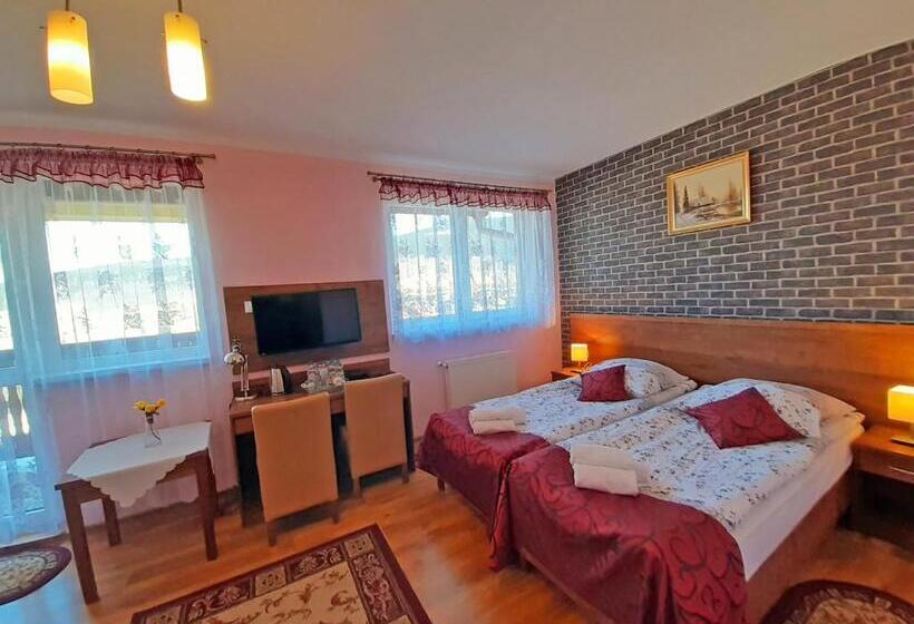 Quarto Triplo Estandar com Sacada, Pensjonat Zielone Wzgórze W Bolesławowie