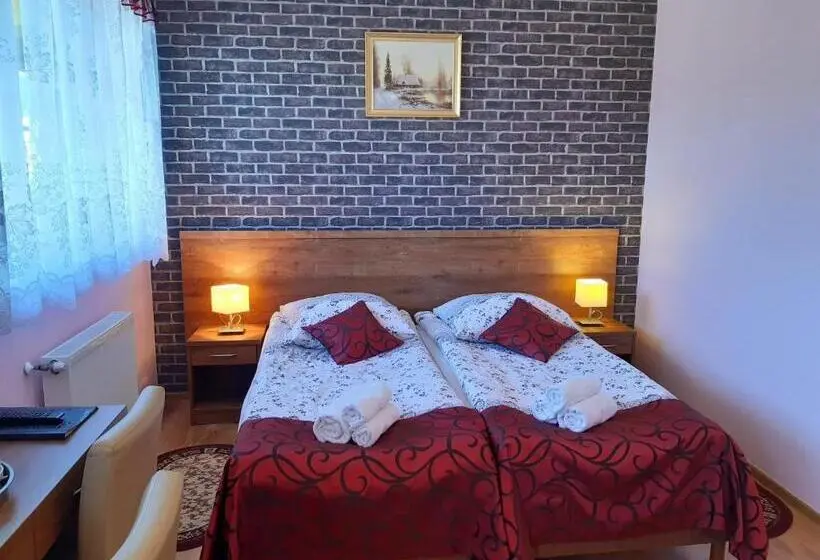 Standard Kolmen Hengen Huone Parveke, Pensjonat Zielone Wzgórze W Bolesławowie