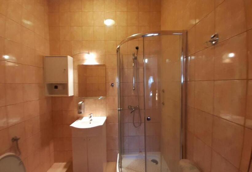 Quarto Quadruple Standart com Varanda, Pensjonat Zielone Wzgórze W Bolesławowie