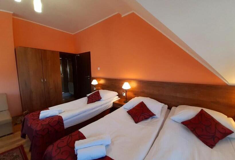 Quarto Quadruple Standart com Varanda, Pensjonat Zielone Wzgórze W Bolesławowie