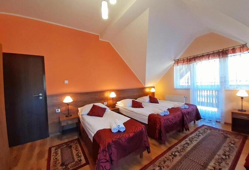 Quarto Quadruple Standart com Varanda, Pensjonat Zielone Wzgórze W Bolesławowie