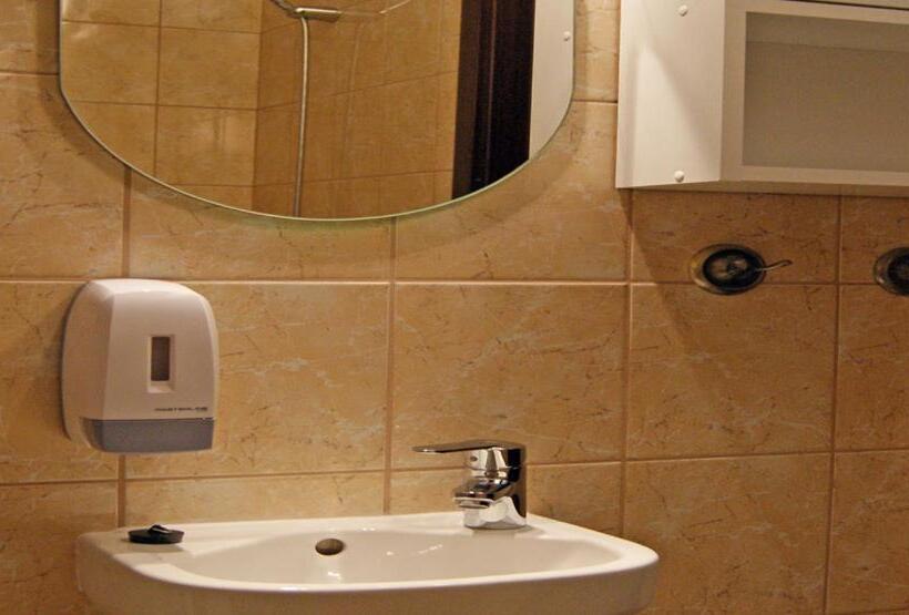 Escritório Estándar, Pensjonat Zielone Wzgórze W Bolesławowie