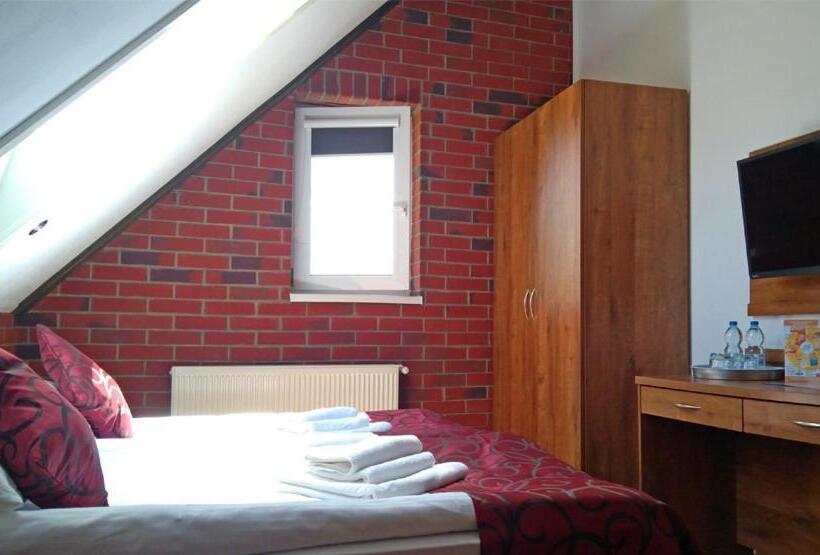 Escritório Estándar, Pensjonat Zielone Wzgórze W Bolesławowie