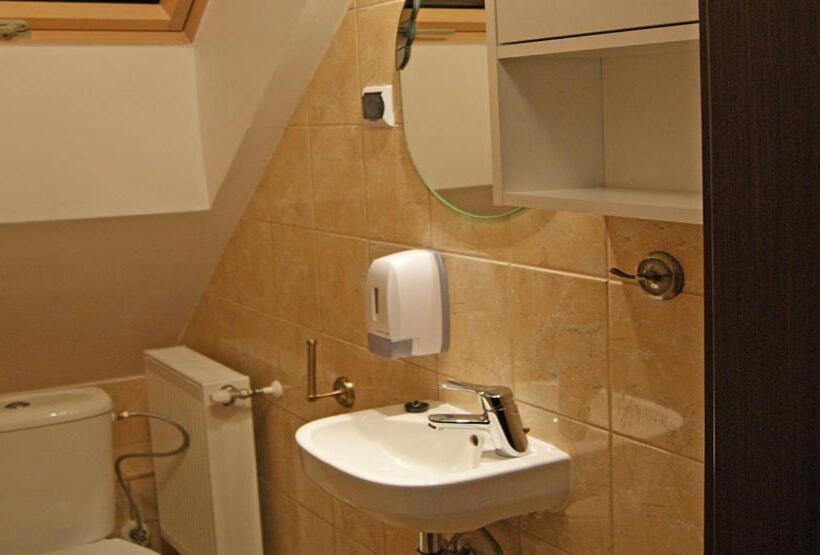 Escritório Estándar, Pensjonat Zielone Wzgórze W Bolesławowie