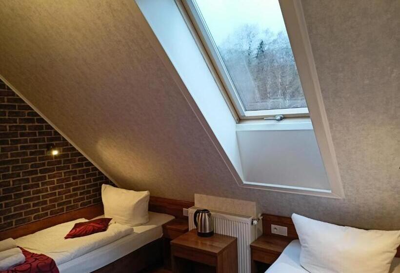 Escritório Estándar, Pensjonat Zielone Wzgórze W Bolesławowie