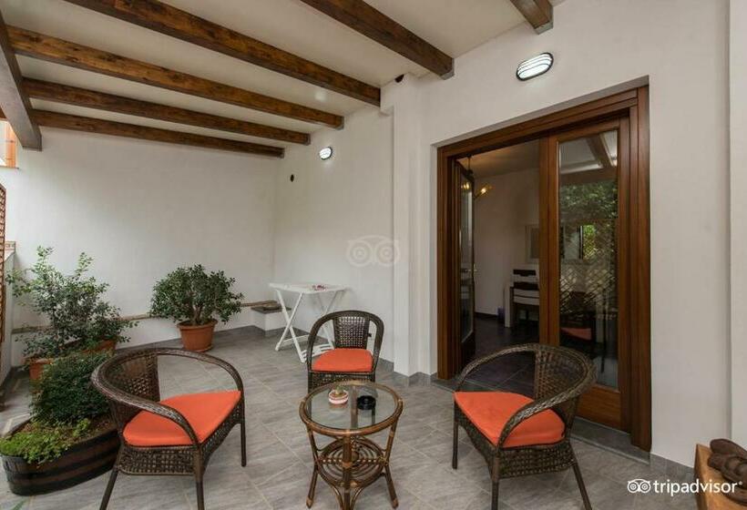 سوییت با چشم‌انداز باغ, B&b L'angolino Della Nonna