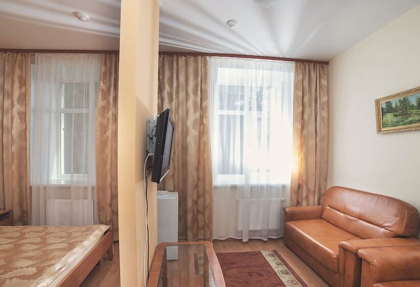 سوییت جونیور, Karkushin Dom