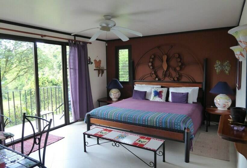 标准间带双人床, Lucky Bug B & B