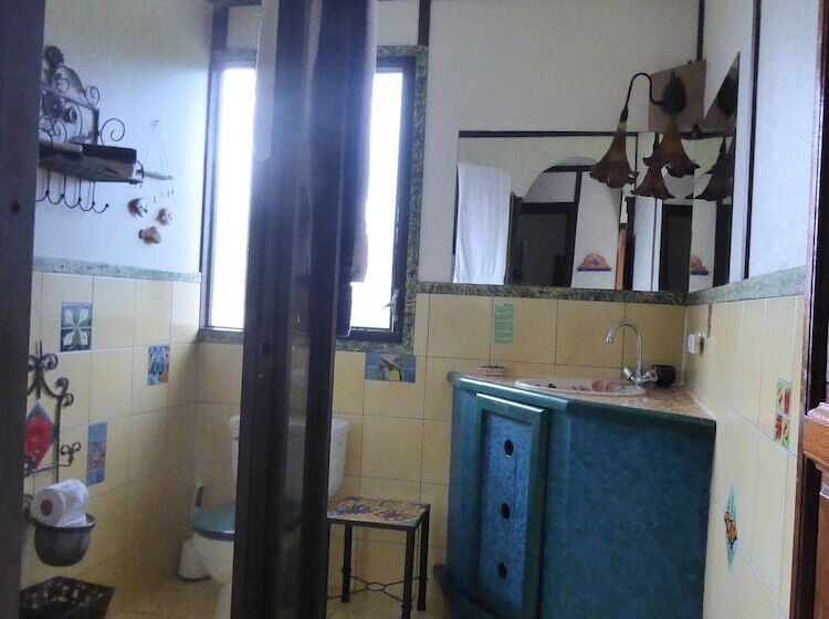 غرفة قياسية سرير مزدوج, Lucky Bug B & B