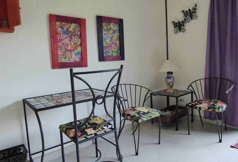 스탠다드 룸 더블 침대, Lucky Bug B & B