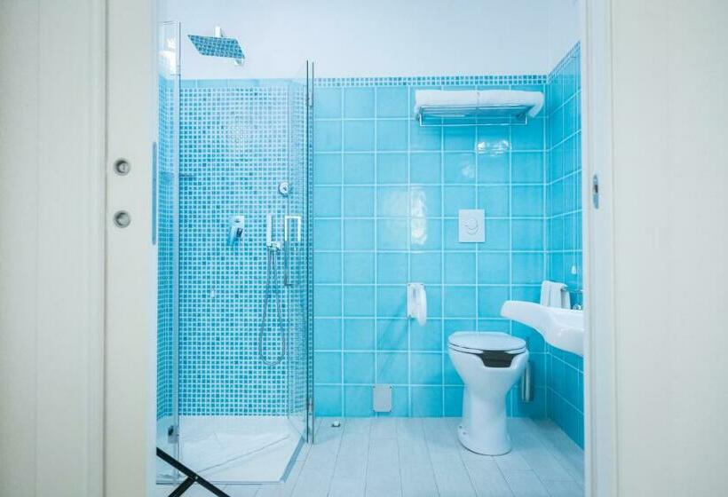 اتاق استاندارد برای معلولان, Regina Simius