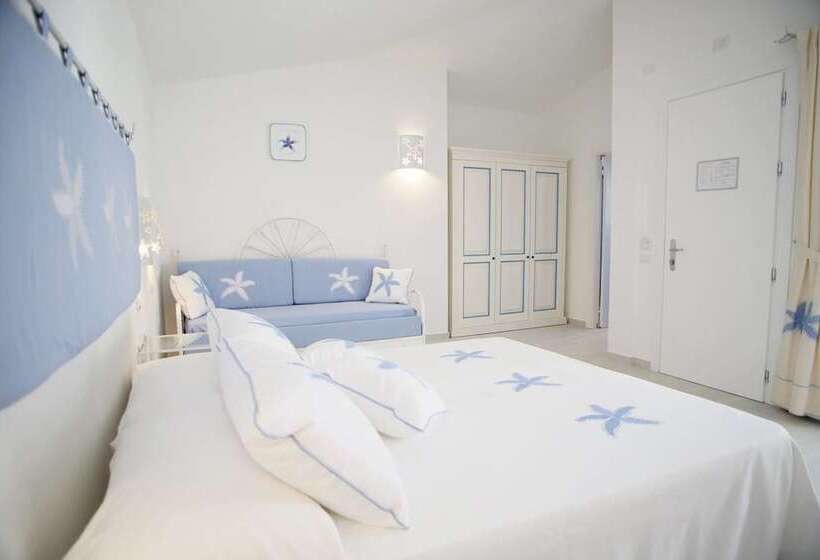 اتاق خانوادگی, Regina Simius