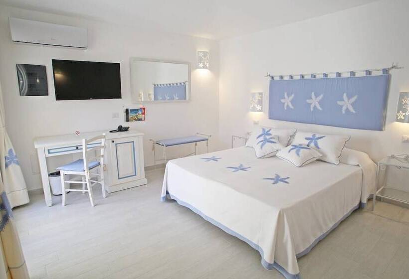 اتاق خانوادگی, Regina Simius