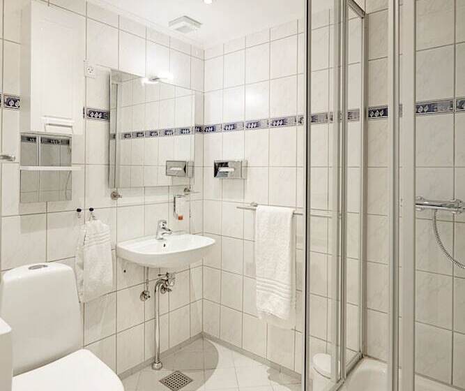 غرفة قياسية حمام مشترك, Fjordkroen