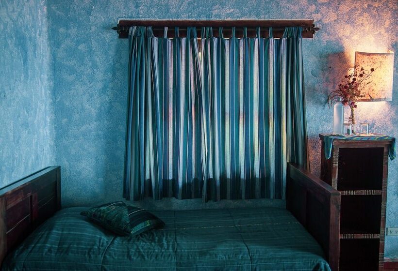 سوییت لوکس, La Iguana Perdida Hostel