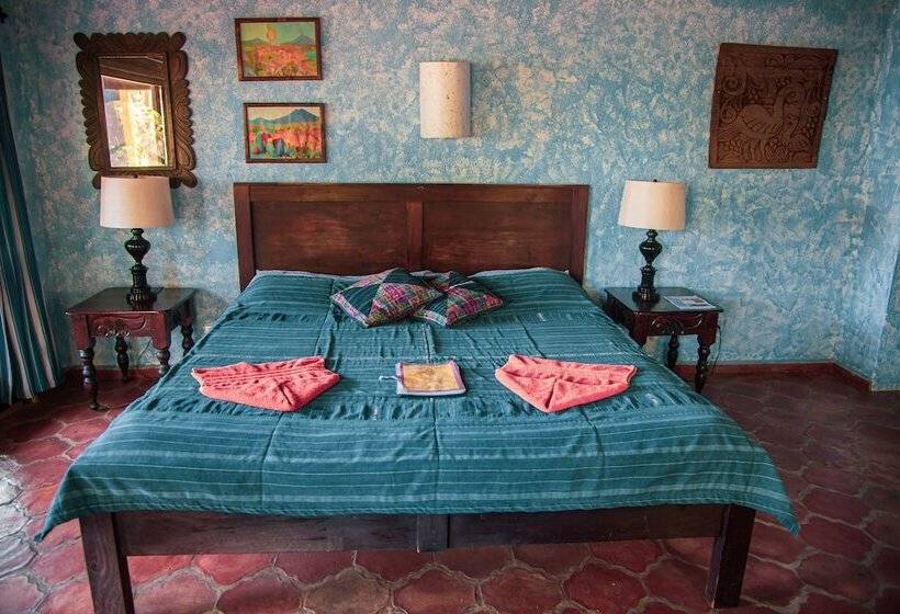 سوییت لوکس, La Iguana Perdida   Hostel