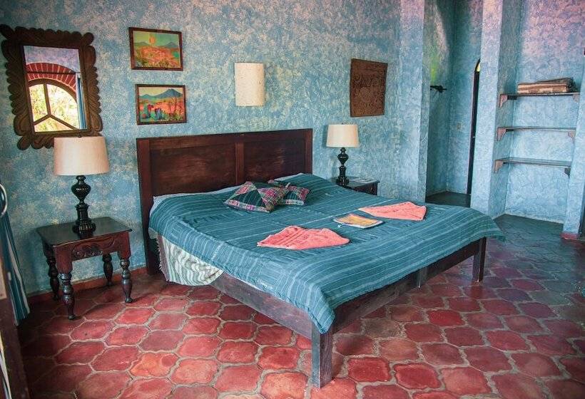 سوییت لوکس, La Iguana Perdida Hostel