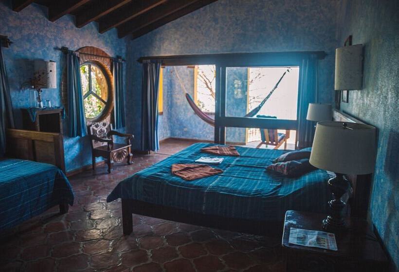 سوییت لوکس, La Iguana Perdida Hostel