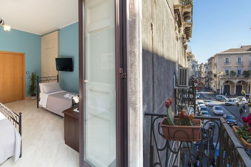 اتاق استاندارد چهار تخته, Catania Inn Rooms
