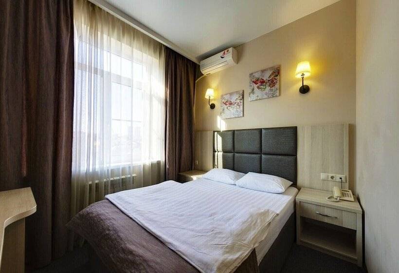 غرفة قياسية, Marton Sholokhova