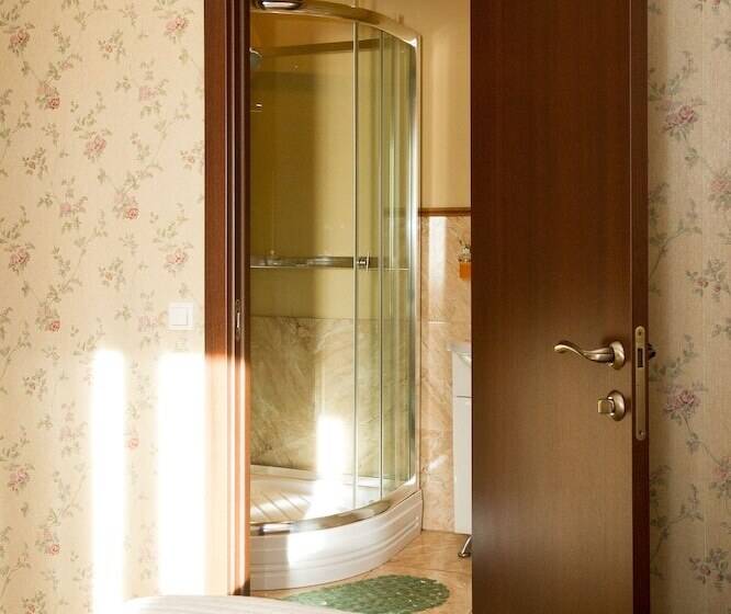 اتاق استاندارد, Tri Kota