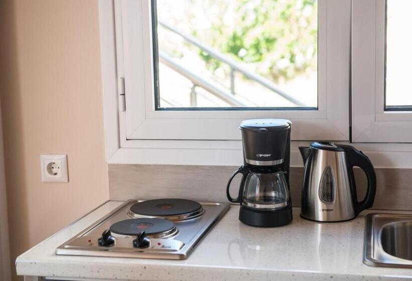 חדר בסיסי, Vergina Beach