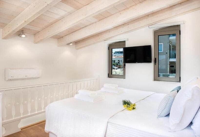 جناح مطلّ علي البحر مزود بجاكوزى, Vergina Beach