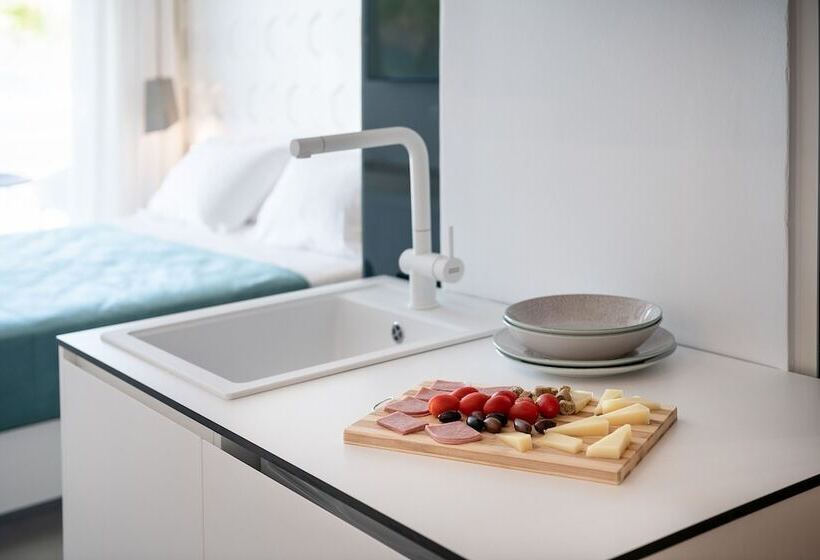 דירת חדר, Vergina Beach