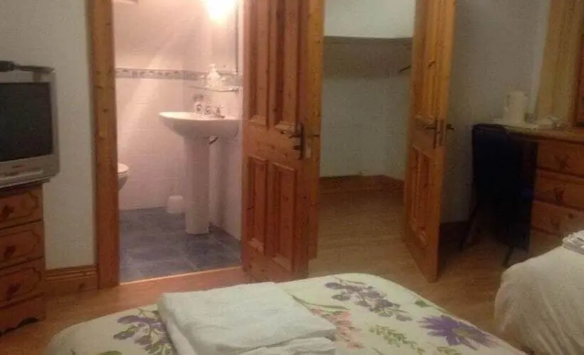 Perhehuone, Slieve League House B&b