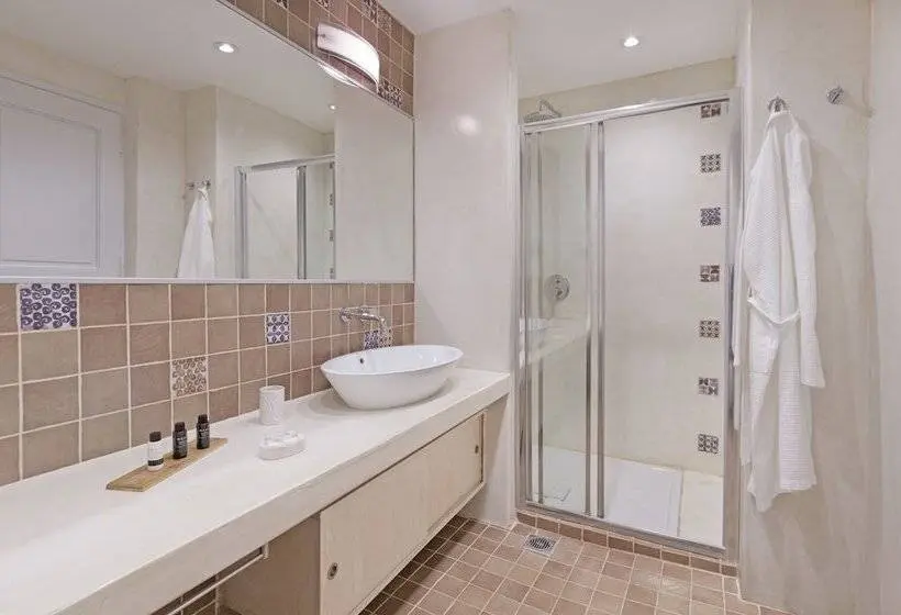 デラックスの４人部屋, Anatoli Luxury Studios & Suites
