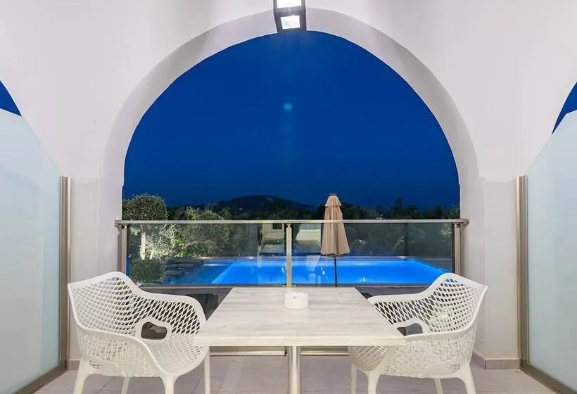 اتاق لوکس سه تخته, Litore Luxury Living