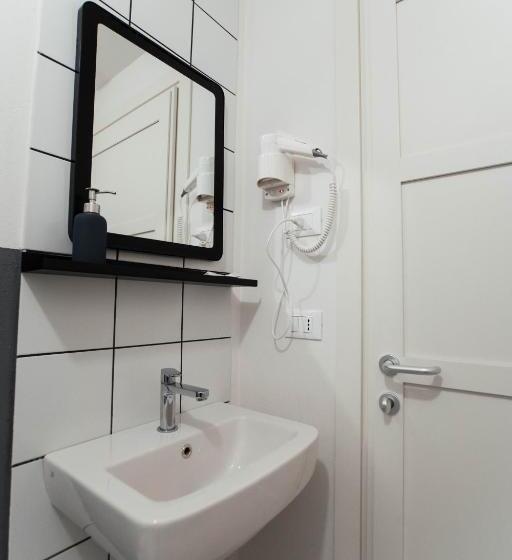 スタンダードトリプルルーム, Ostello Bello Lake Como