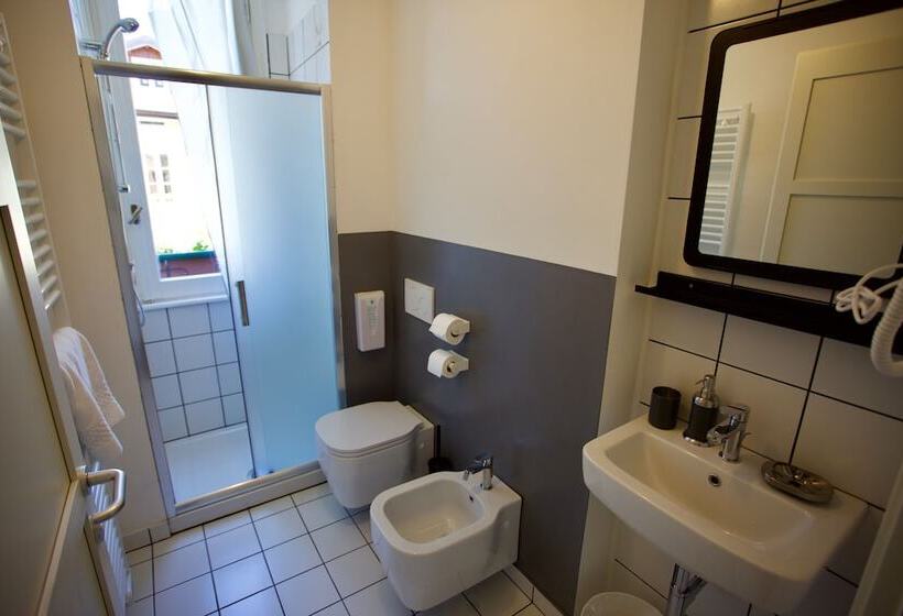 スタンダードルーム, Ostello Bello Lake Como