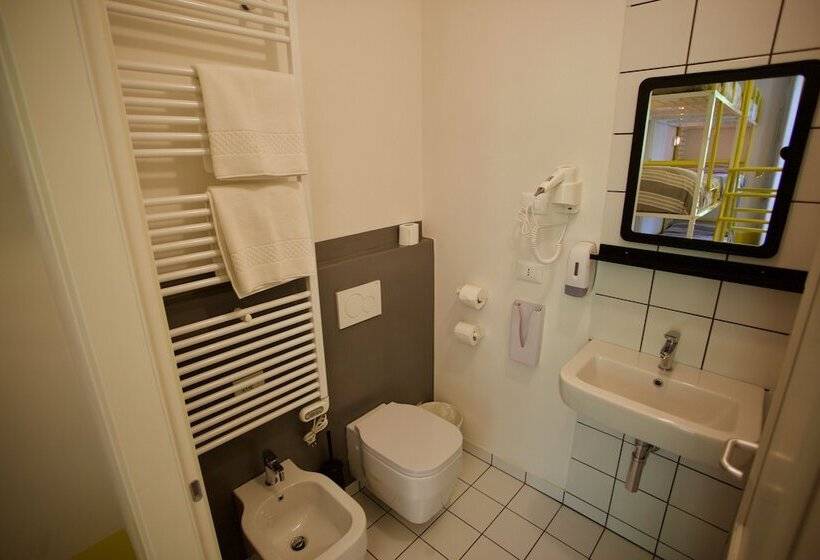 ルームシェアのワンベッド, Ostello Bello Lake Como