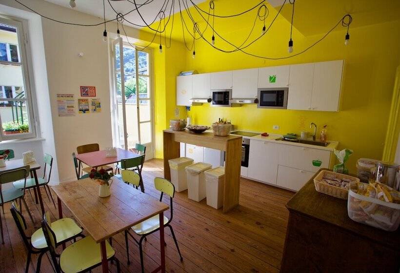 ルームシェアのワンベッド, Ostello Bello Lake Como